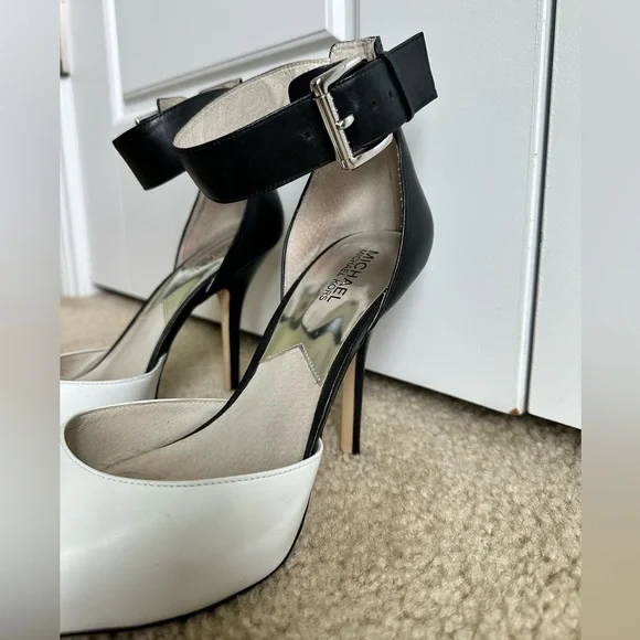 9 1/2 Michael Kors ankle strap heels - Picture 7 of 8